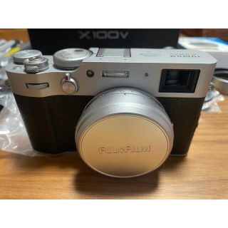 フジフイルム(富士フイルム)のFUJI FILM コンパクトデジタルカメラ X100V SILVER(コンパクトデジタルカメラ)