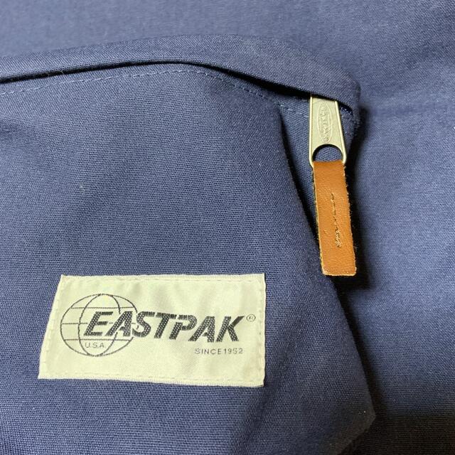 EASTPAK(イーストパック)の期間限定お値下げ　イーストパック　EASTPAK  リュック　ネイビー レディースのバッグ(リュック/バックパック)の商品写真