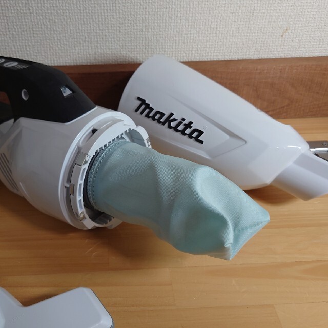 Makita(マキタ)のマキタ　40V　中古　家庭使用　充電式クリーナー　カプセル式　CL001GZC スマホ/家電/カメラの生活家電(掃除機)の商品写真