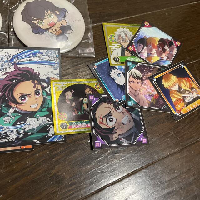 鬼滅の刃　缶バッチ エンタメ/ホビーのおもちゃ/ぬいぐるみ(キャラクターグッズ)の商品写真