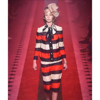 GUCCI(ひざ丈スカート ・ ホワイト/白色系)のフリマアイテム一覧 GUCCI(ひざ丈スカート ・ ホワイト/白色系)のフリマアイテム一覧