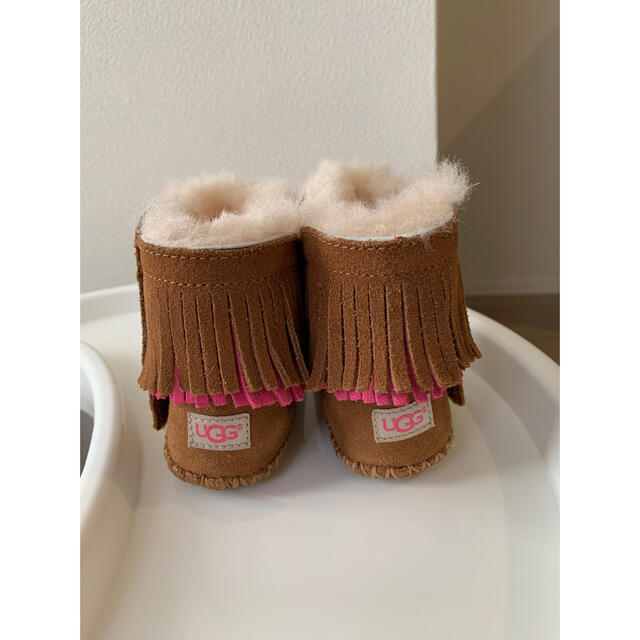 UGG(アグ)のUGG フリンジブーツ キッズ/ベビー/マタニティのベビー靴/シューズ(~14cm)(ブーツ)の商品写真