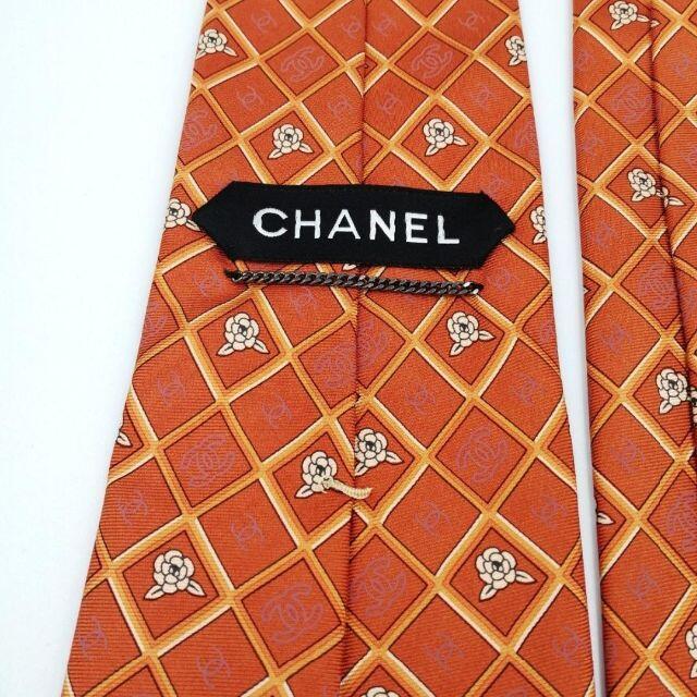 CHANEL(シャネル)の極美品 シャネル CHANEL ネクタイ ココマーク カメリア オレンジ メンズのファッション小物(ネクタイ)の商品写真