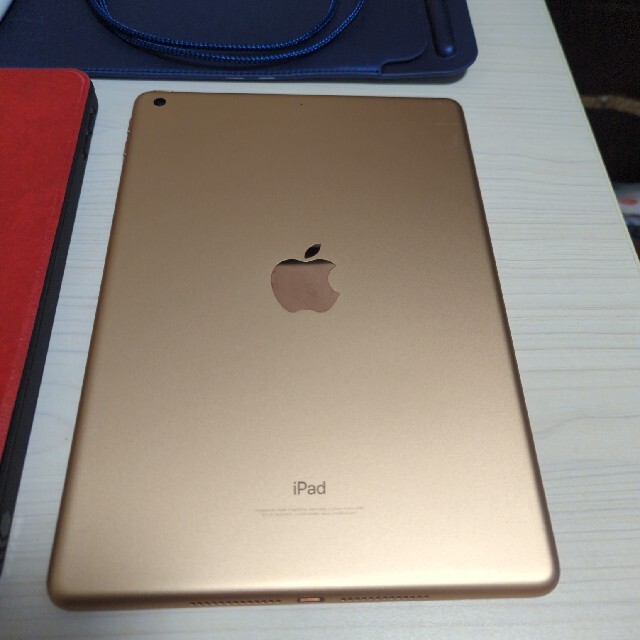 Apple(アップル)のmata様専用　iPad　第6世代　128GB　Wi-Fi スマホ/家電/カメラのPC/タブレット(タブレット)の商品写真