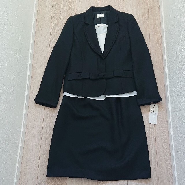 タグ付き新品  スカートスーツ(上下）