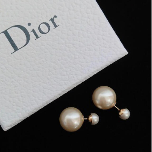 Dior  トライバルパールピアス