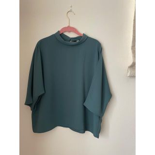 ユニクロ(UNIQLO)のUNIQLO グリーンブラウス　Lサイズ(シャツ/ブラウス(長袖/七分))