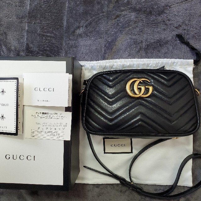Gucci(グッチ)の美品　GUCCI GGマーモントショルダーバッグ ブラック　箱、保存袋、カード付 レディースのバッグ(ショルダーバッグ)の商品写真