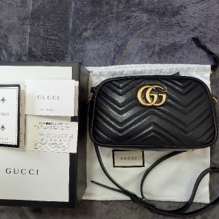 グッチ(Gucci)の美品　GUCCI GGマーモントショルダーバッグ ブラック　箱、保存袋、カード付(ショルダーバッグ)