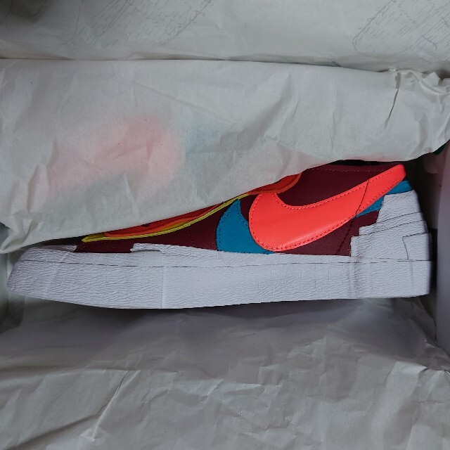 NIKE(ナイキ)のsacai × KAWS × Nike Blazer Low team red メンズの靴/シューズ(スニーカー)の商品写真