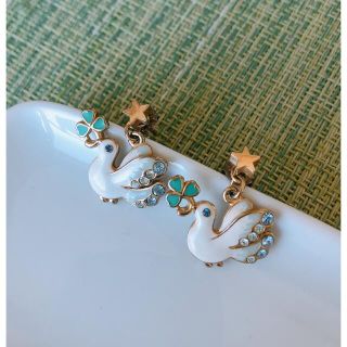 アナスイ(ANNA SUI)のANNA SUI ピアス 鳩 鳥 クローバー 星 ゴールド(ピアス)