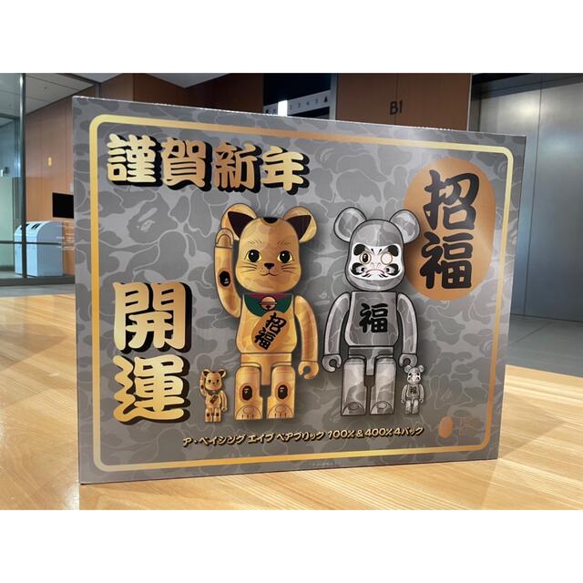 MEDICOM TOY(メディコムトイ)の【新品未使用】BE@RBRICK BAPE 招き猫&達磨 100%&400% ハンドメイドのおもちゃ(フィギュア)の商品写真