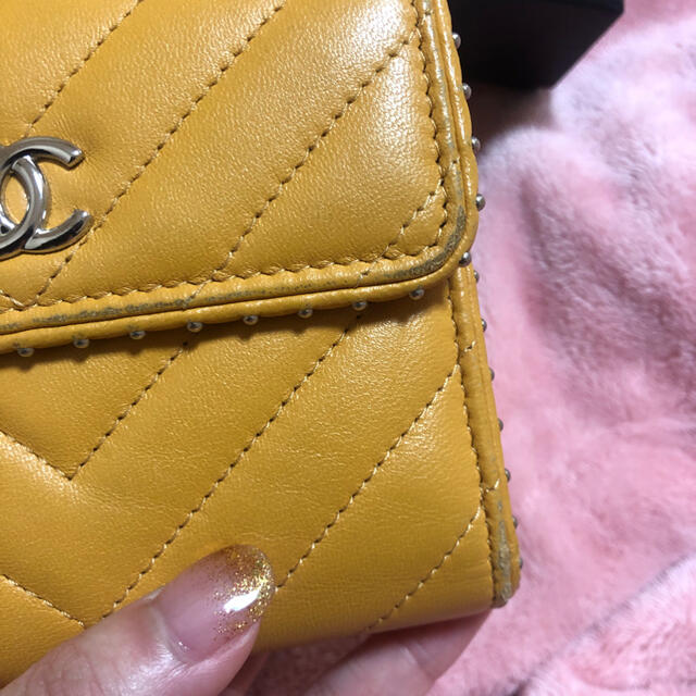 CHANEL(シャネル)の【リリー様専用】シャネルスタッズ財布 レディースのファッション小物(財布)の商品写真