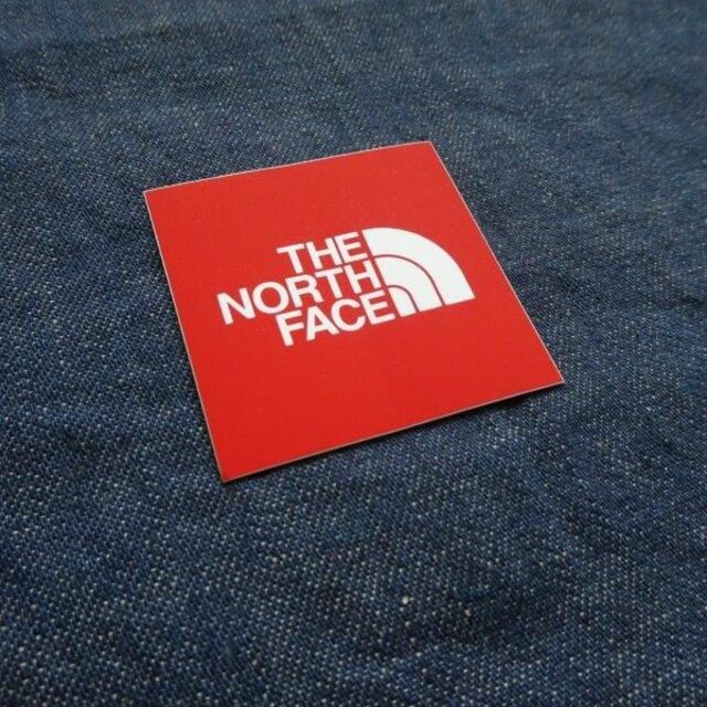 THE NORTH FACE(ザノースフェイス)のTNF Square Logo Sticker Mini NN32015 Red スポーツ/アウトドアのアウトドア(その他)の商品写真