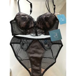 元値8500円　Chut! Intimates(ブラ&ショーツセット)