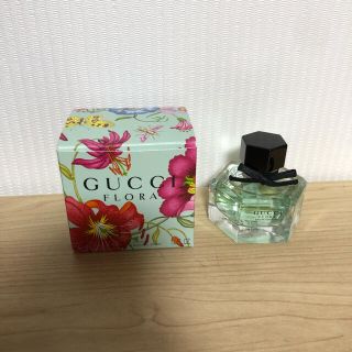 グッチ(Gucci)のフローラ　バイ　グッチ　オードトワレ　30ml(香水(女性用))