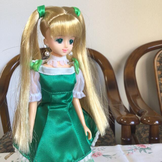 Takara Tomy(タカラトミー)のジェニー人形　グリーンワンピース キッズ/ベビー/マタニティのおもちゃ(ぬいぐるみ/人形)の商品写真