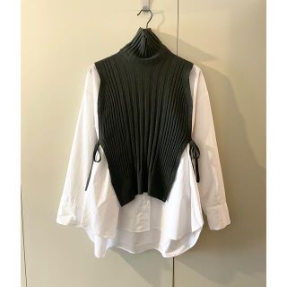 マルタンマルジェラ(Maison Martin Margiela)のMartinMargiela4 マルジェラ カーキ ハイネックリブニットベスト(ニット/セーター)