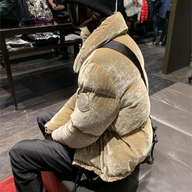 MONCLER(モンクレール)の今だけsale☆monclerモンクレール　rimac ベルベット レディースのジャケット/アウター(ダウンジャケット)の商品写真