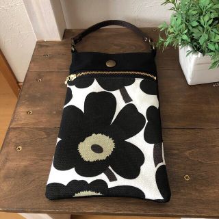 マリメッコ(marimekko)のスマホケース　スマホポーチ　かわいい！　ハンドメイド　マリメッコ  ウニッコ(ポーチ)