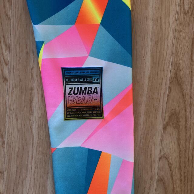 Zumba(ズンバ)のZUMBA カラーユアーダンスフロア　アンクルレギンス　XS usedです。 スポーツ/アウトドアのトレーニング/エクササイズ(トレーニング用品)の商品写真
