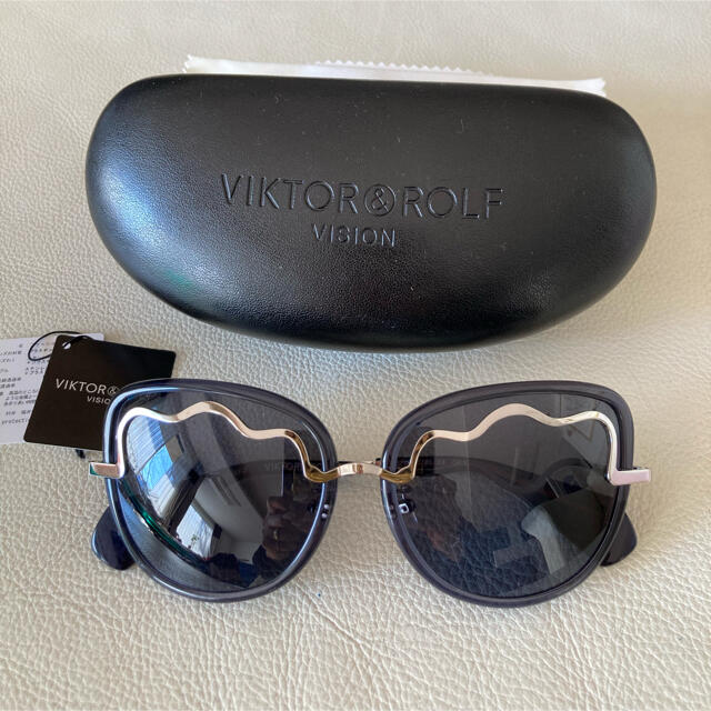 VIKTOR&ROLF(ヴィクターアンドロルフ)のVICTOR&ROLF 新品未使用　サングラス レディースのファッション小物(サングラス/メガネ)の商品写真