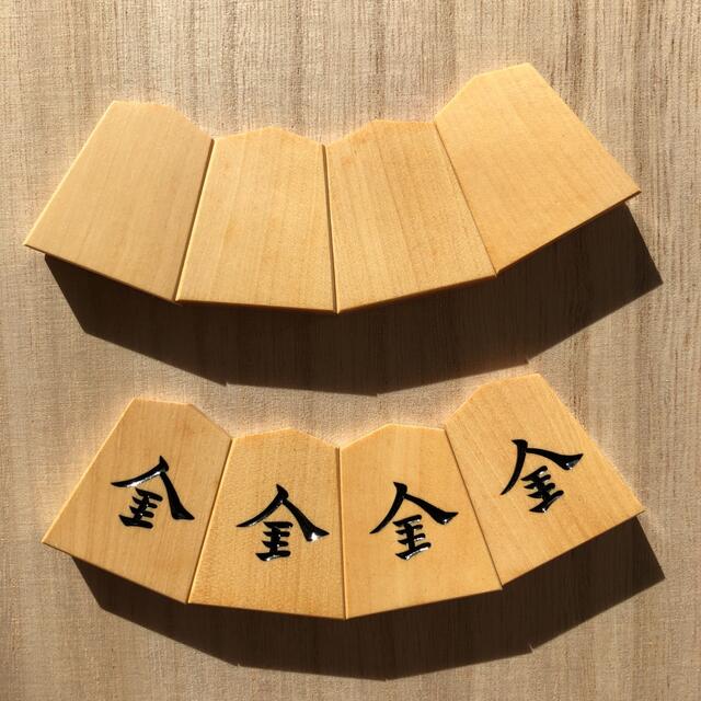 御蔵島黄楊 彫駒 柾目揃い 水無瀬書 一光作 桐箱付き 本黄楊将棋 御蔵島黄楊 彫駒 柾目揃い 水無瀬書 一光作 桐箱付き 本黄楊将棋