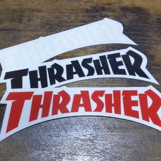 スラッシャー(THRASHER)の(縦5.3cm横20.5cm) THRASHER ステッカー　１枚のお値段(スケートボード)