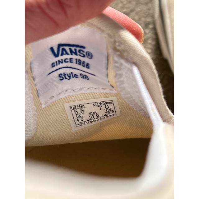 VANS(ヴァンズ)のmaa様専用　vans ヴァンズ　CLASSIC SLIP-ON  レディースの靴/シューズ(スニーカー)の商品写真