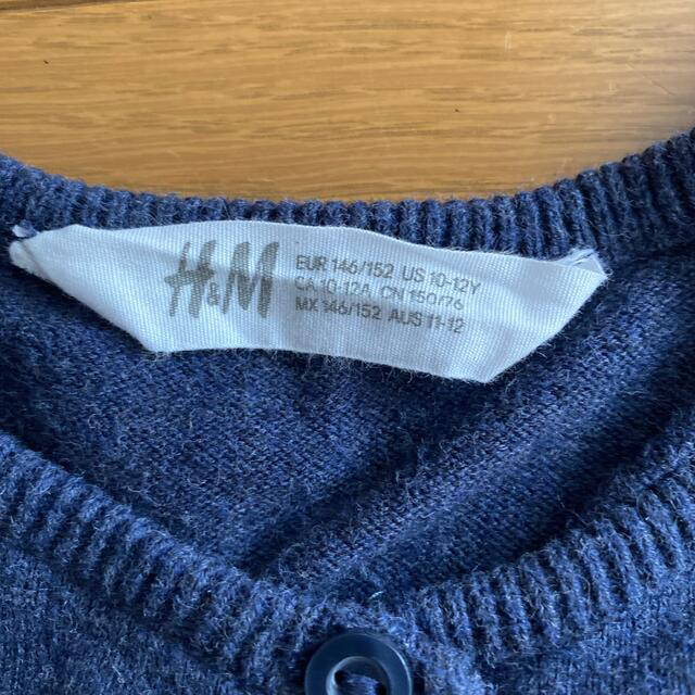 H&M(エイチアンドエム)のお値下げ！H&M☆ニットカーディガン　150  紺色 キッズ/ベビー/マタニティのキッズ服女の子用(90cm~)(カーディガン)の商品写真