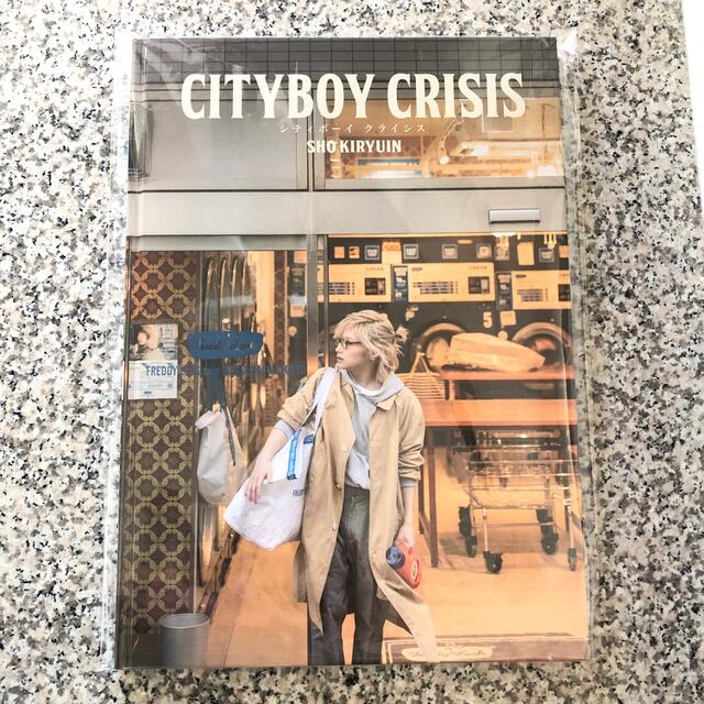 ゴールデンボンバー 鬼龍院翔 写真集 CITYBOY CRISIS エンタメ/ホビーのタレントグッズ(ミュージシャン)の商品写真