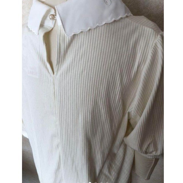 【4L】半袖 カットソー リボン ビジュー付 白 レディースのトップス(カットソー(半袖/袖なし))の商品写真