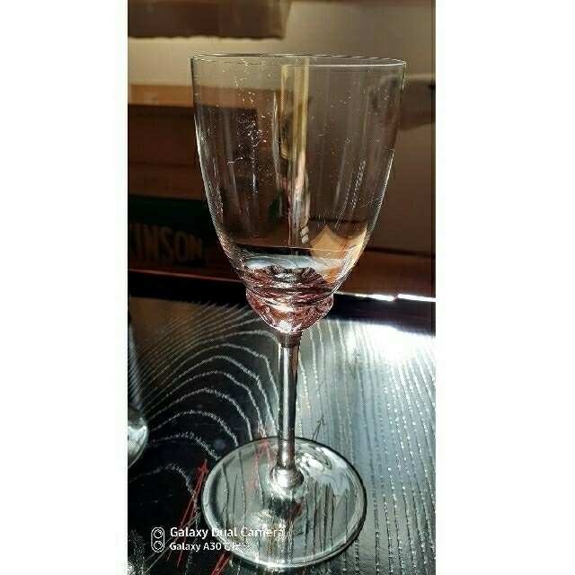 ボジョレー・ヌーボーに合う ピンク色のワイングラス 美品 熱い販売 ...