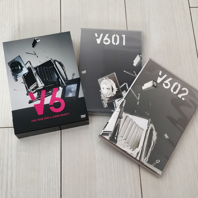 V6(ブイシックス)のV6 LIVE DVD 2010 READY? 初回限定READY？盤 エンタメ/ホビーのDVD/ブルーレイ(ミュージック)の商品写真