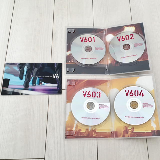 V6(ブイシックス)のV6 LIVE DVD 2010 READY? 初回限定READY？盤 エンタメ/ホビーのDVD/ブルーレイ(ミュージック)の商品写真