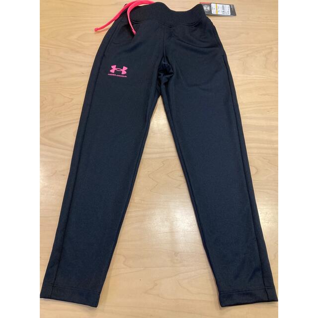 UNDER ARMOUR(アンダーアーマー)のアンダーアーマー　ズボン　パンツ　125〜135センチ キッズ/ベビー/マタニティのキッズ服女の子用(90cm~)(パンツ/スパッツ)の商品写真