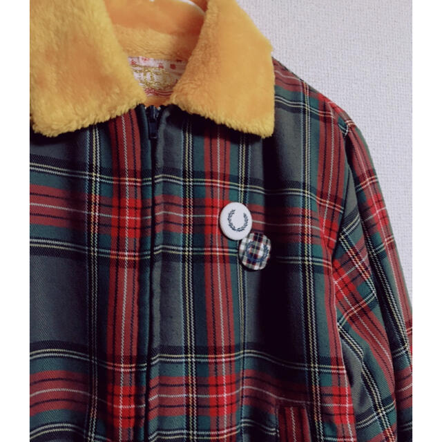 FRED PERRY(フレッドペリー)の古着　チェック柄　ブルゾン　ダウンジャケット レディースのジャケット/アウター(ブルゾン)の商品写真