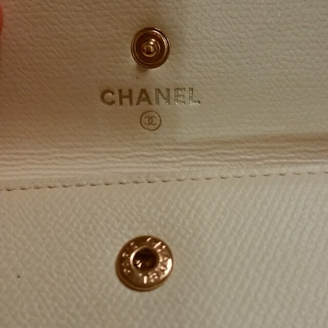 CHANEL(シャネル)のCHANEL　シャネルココボタン　カードケース レディースのファッション小物(名刺入れ/定期入れ)の商品写真