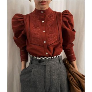 アメリヴィンテージ(Ameri VINTAGE)のAMERI UND POWER SHOULDER LACE BLOUSE(シャツ/ブラウス(長袖/七分))