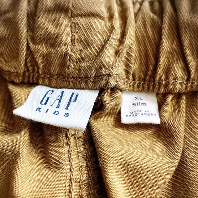 GAP Kids(ギャップキッズ)のGAP 裾絞りパンツ ワークパンツ ベージュ 150 男の子 スリムパンツ キッズ/ベビー/マタニティのキッズ服男の子用(90cm~)(パンツ/スパッツ)の商品写真