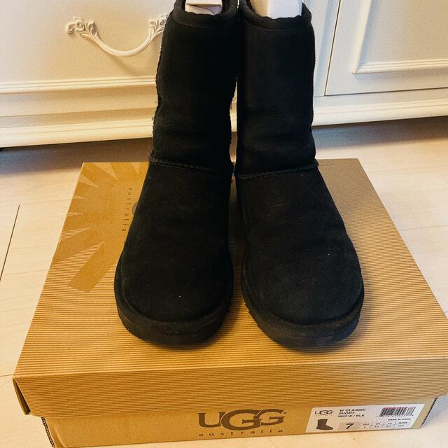 UGG(アグ)のアグムートンブーツ　クラシック レディースの靴/シューズ(ブーツ)の商品写真