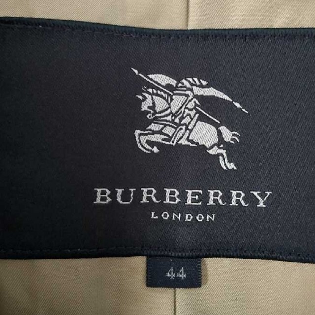 BURBERRY(バーバリー)の365様専用【未使用に近い】バーバリーロンドン　大きいサイズ４４　１３号 レディースのジャケット/アウター(ダウンジャケット)の商品写真