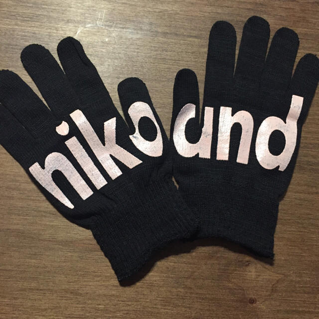 niko and...(ニコアンド)の【niko and...】 ロゴ入り 手袋 レディースのファッション小物(手袋)の商品写真