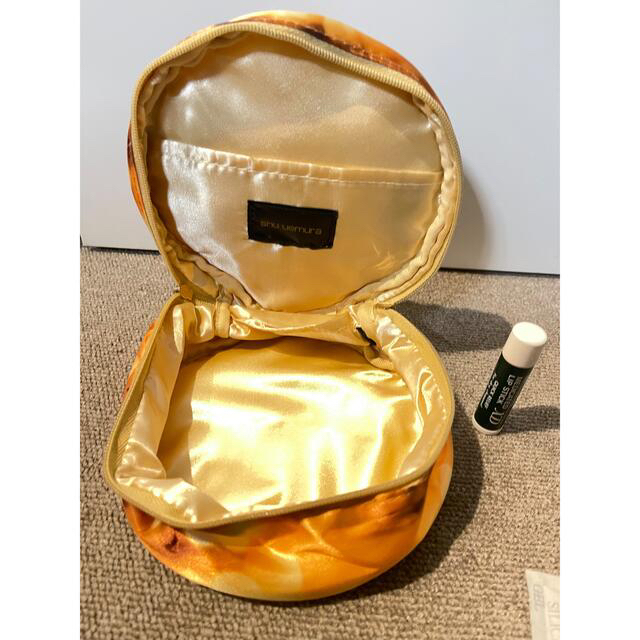 shu uemura(シュウウエムラ)のシュウウエムラ　化粧ポーチ新品 レディースのファッション小物(ポーチ)の商品写真