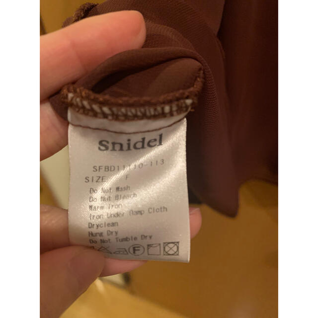 SNIDEL(スナイデル)のスナイデル　シースルー　襟付き　ブラウス　ブラウン レディースのトップス(シャツ/ブラウス(半袖/袖なし))の商品写真