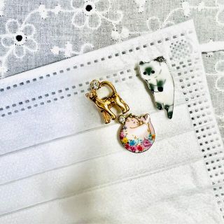 スワロフスキー(SWAROVSKI)のマスクピアス☆ネコ3個セット(チャーム)