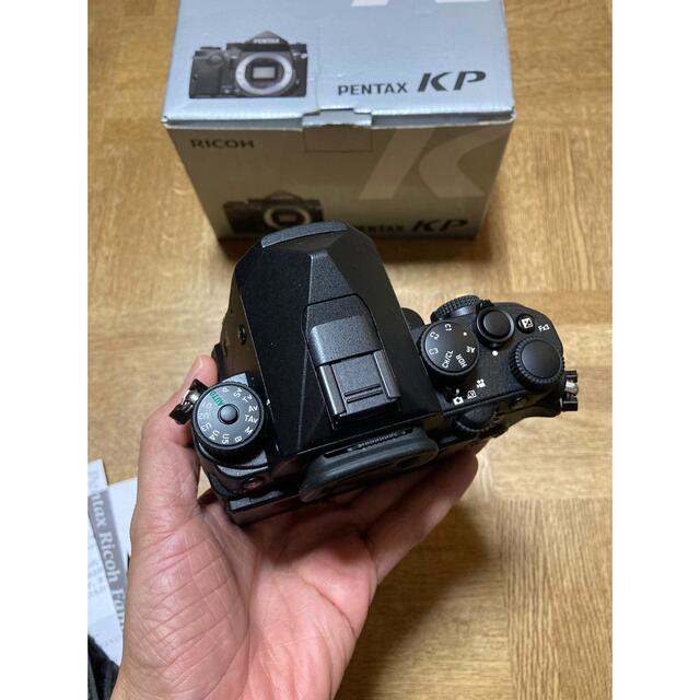 PENTAX(ペンタックス)のPENTAX KP ボディ黒アストロトレーサーGPSユニットペンタックス　セット スマホ/家電/カメラのカメラ(デジタル一眼)の商品写真