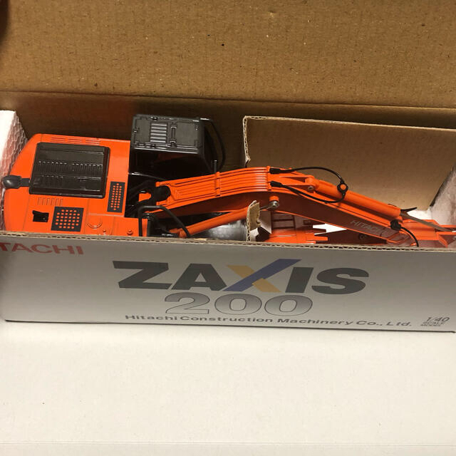 日立(ヒタチ)のzaxis200 ミニチュア　HITACHI エンタメ/ホビーのおもちゃ/ぬいぐるみ(模型/プラモデル)の商品写真