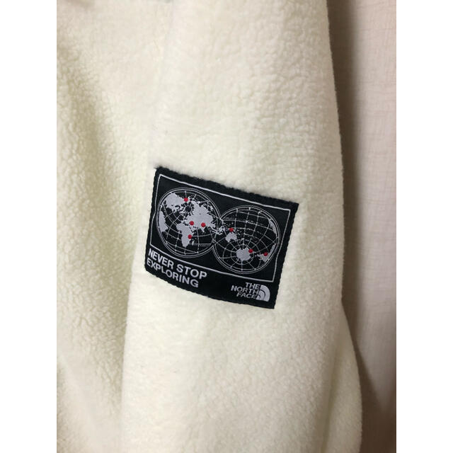 THE NORTH FACE(ザノースフェイス)の最終値下げ【新品】ノースフェイス　ボア　フリース　ホワイト　ユニセックス レディースのジャケット/アウター(ブルゾン)の商品写真