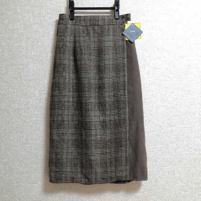 しまむら(シマムラ)の新品タグ付き　プチプラのあや　チェック　ナロースカート　ブラウン　サイド切り替え レディースのスカート(ロングスカート)の商品写真